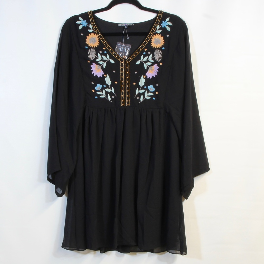 The Pyramid Collection Black Floral Peasant Embroidered Tunic Size Medium NWOT
